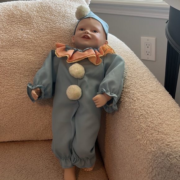 Clown figurine, numbered collectible. - Picture 6 of 7